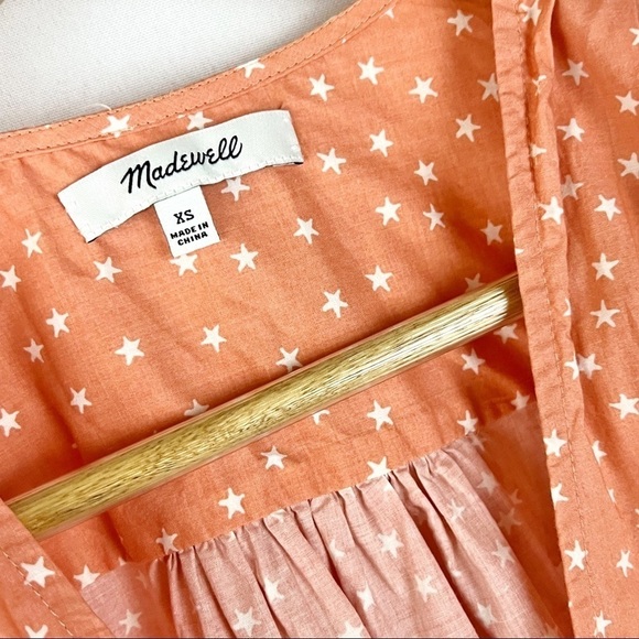 Madewell‎ Wrap Top in Star Scatter Coral - Picture 4 of 6